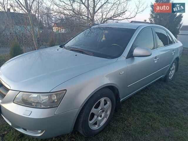 Серый Хендай Соната, объемом двигателя 2 л и пробегом 216 тыс. км за 6900 $, фото 1 на Automoto.ua