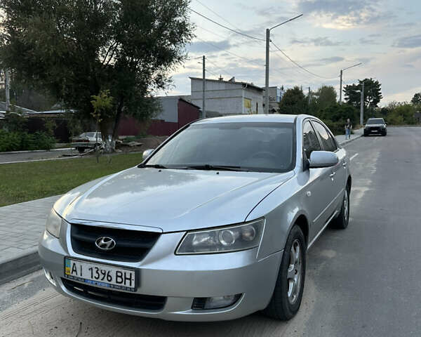 Сірий Хендай Соната, об'ємом двигуна 2 л та пробігом 419 тис. км за 4100 $, фото 1 на Automoto.ua