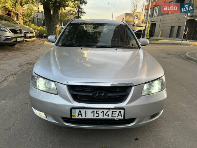 Серый Хендай Соната, объемом двигателя 2 л и пробегом 271 тыс. км за 4250 $, фото 1 на Automoto.ua
