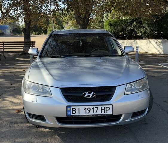 Серый Хендай Соната, объемом двигателя 2 л и пробегом 334 тыс. км за 4440 $, фото 1 на Automoto.ua