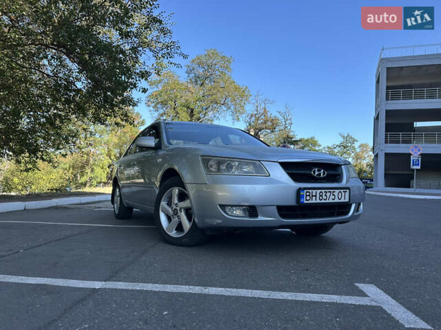 Серый Хендай Соната, объемом двигателя 2 л и пробегом 188 тыс. км за 4800 $, фото 1 на Automoto.ua