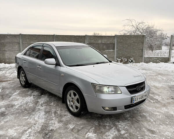 Сірий Хендай Соната, об'ємом двигуна 2 л та пробігом 295 тис. км за 4700 $, фото 1 на Automoto.ua