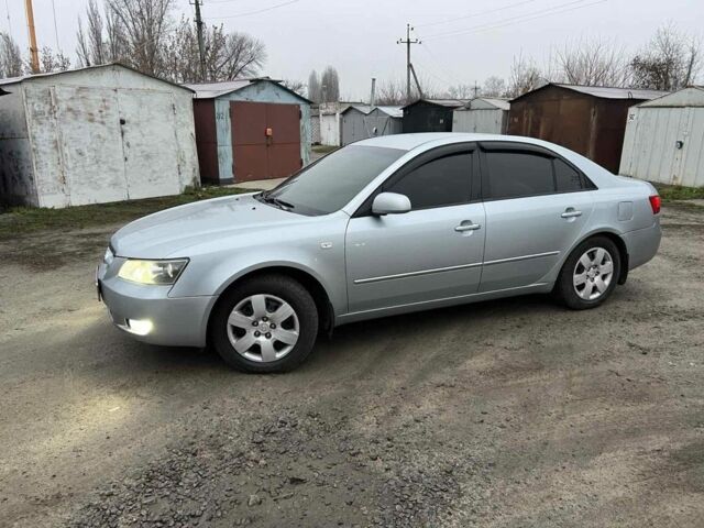 Серый Хендай Соната, объемом двигателя 2 л и пробегом 191 тыс. км за 5950 $, фото 1 на Automoto.ua