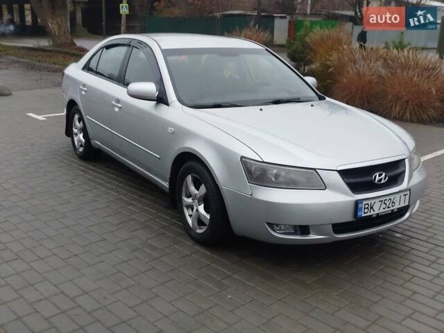 Сірий Хендай Соната, об'ємом двигуна 1.99 л та пробігом 350 тис. км за 6200 $, фото 1 на Automoto.ua
