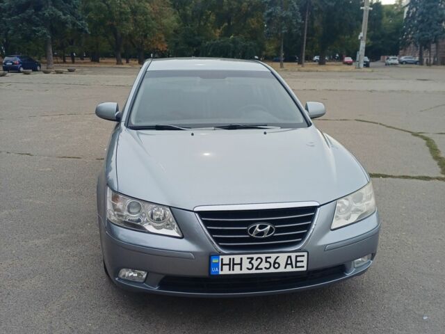 Хендай Соната 2008 у Одесі на Automoto.ua Сірий Хендай Соната, об'ємом двигуна 2.4 л та пробігом 285 тис. км за 6400 $, фото 1 на Automoto.ua