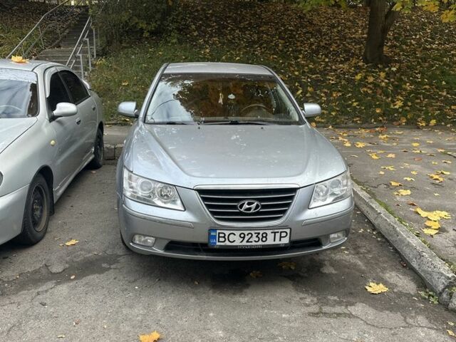 Серый Хендай Соната, объемом двигателя 2 л и пробегом 195 тыс. км за 5800 $, фото 1 на Automoto.ua