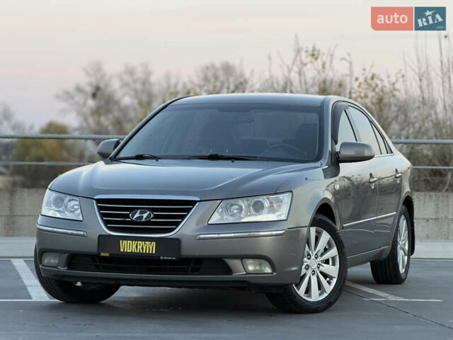Серый Хендай Соната, объемом двигателя 2.4 л и пробегом 288 тыс. км за 6350 $, фото 1 на Automoto.ua
