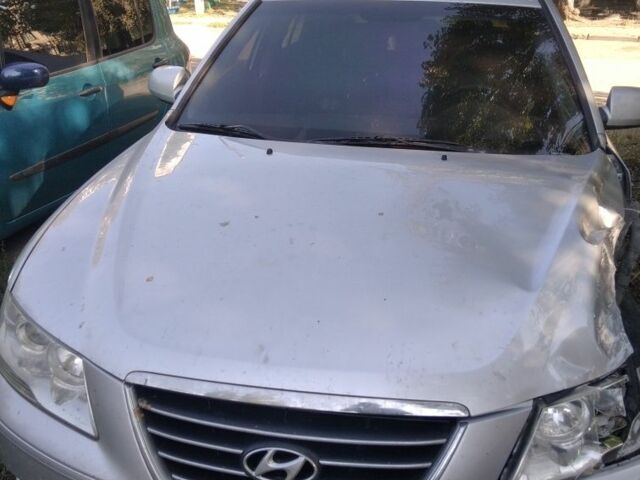 Серый Хендай Соната, объемом двигателя 2 л и пробегом 200 тыс. км за 3200 $, фото 1 на Automoto.ua