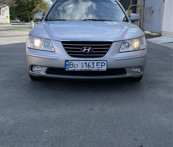 Сірий Хендай Соната, об'ємом двигуна 2 л та пробігом 212 тис. км за 5200 $, фото 1 на Automoto.ua