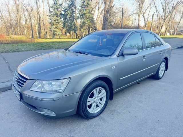 Сірий Хендай Соната, об'ємом двигуна 2 л та пробігом 155 тис. км за 6500 $, фото 1 на Automoto.ua
