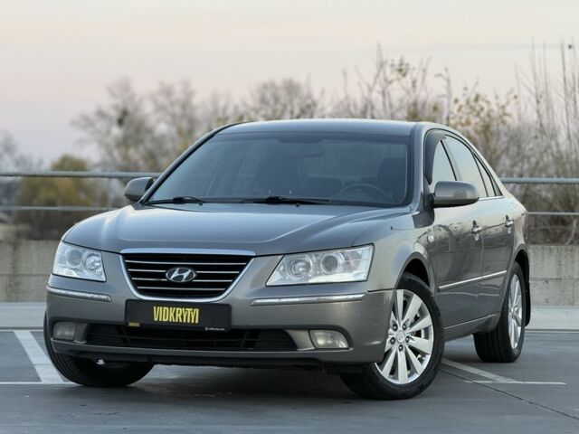 Серый Хендай Соната, объемом двигателя 2.4 л и пробегом 288 тыс. км за 6350 $, фото 1 на Automoto.ua