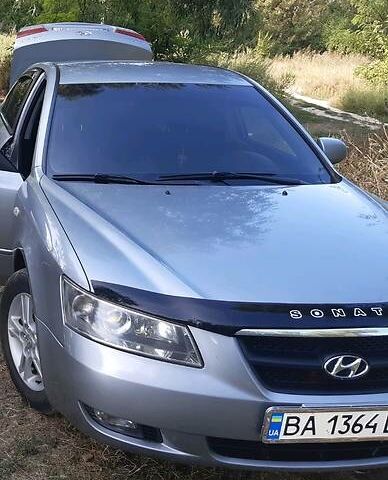 Сірий Хендай Соната, об'ємом двигуна 2 л та пробігом 165 тис. км за 7700 $, фото 1 на Automoto.ua