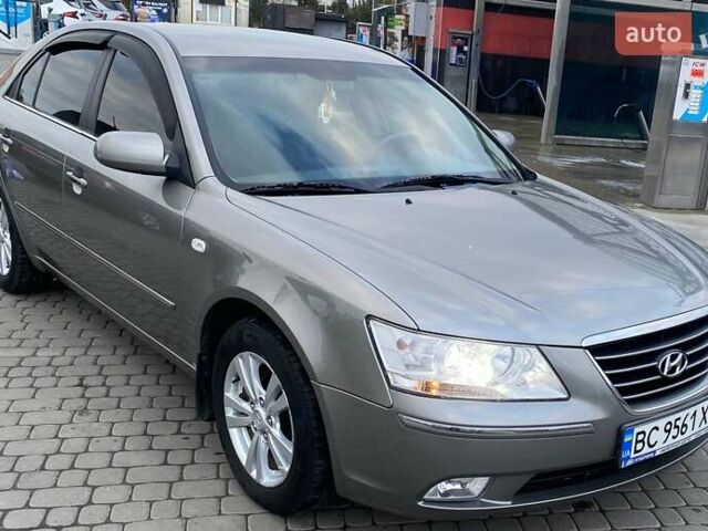 Серый Хендай Соната, объемом двигателя 2 л и пробегом 115 тыс. км за 7800 $, фото 1 на Automoto.ua