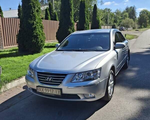 Серый Хендай Соната, объемом двигателя 2 л и пробегом 104 тыс. км за 7400 $, фото 1 на Automoto.ua