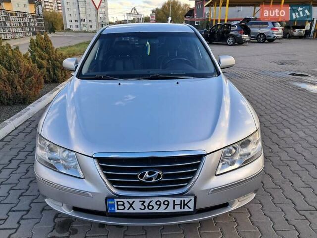 Хендай Соната 2008 у Хмельницькому на Automoto.ua Сірий Хендай Соната, об'ємом двигуна 2.4 л та пробігом 212 тис. км за 6500 $, фото 1 на Automoto.ua