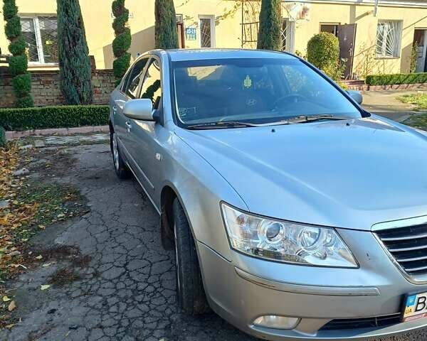 Сірий Хендай Соната, об'ємом двигуна 2 л та пробігом 170 тис. км за 7700 $, фото 1 на Automoto.ua