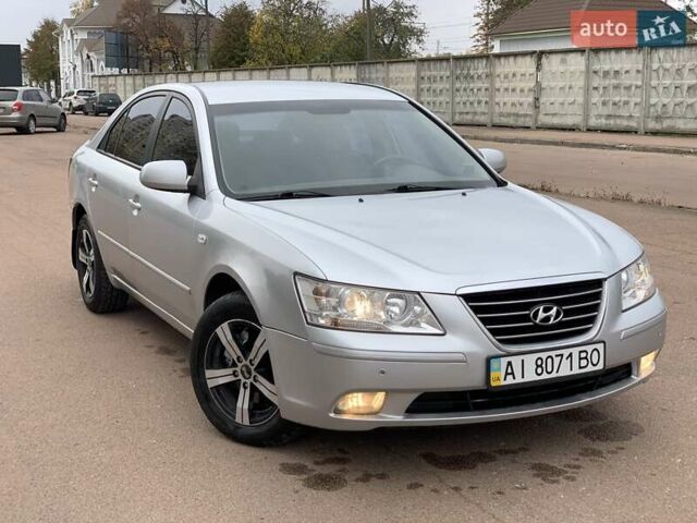 Хендай Соната 2008 в Киеве на Automoto.ua Серый Хендай Соната, объемом двигателя 2 л и пробегом 200 тыс. км за 5700 $, фото 1 на Automoto.ua