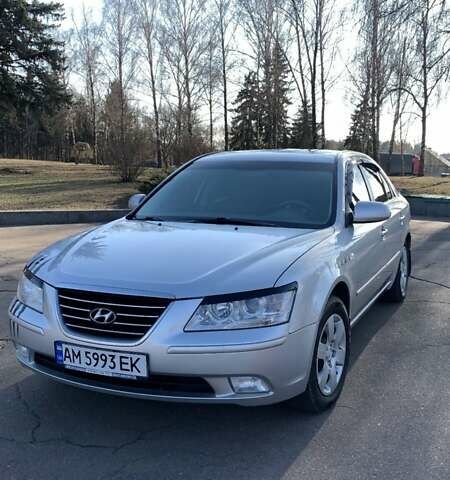 Серый Хендай Соната, объемом двигателя 2 л и пробегом 250 тыс. км за 7000 $, фото 1 на Automoto.ua