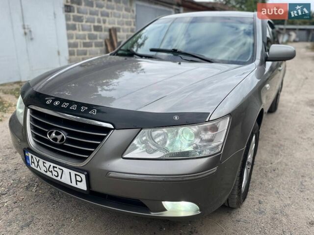 Сірий Хендай Соната, об'ємом двигуна 2.36 л та пробігом 280 тис. км за 5500 $, фото 1 на Automoto.ua