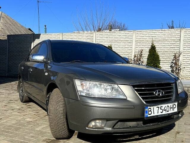Сірий Хендай Соната, об'ємом двигуна 2 л та пробігом 222 тис. км за 4000 $, фото 1 на Automoto.ua