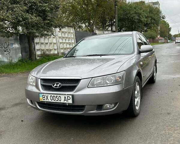 Серый Хендай Соната, объемом двигателя 2 л и пробегом 299 тыс. км за 6000 $, фото 1 на Automoto.ua
