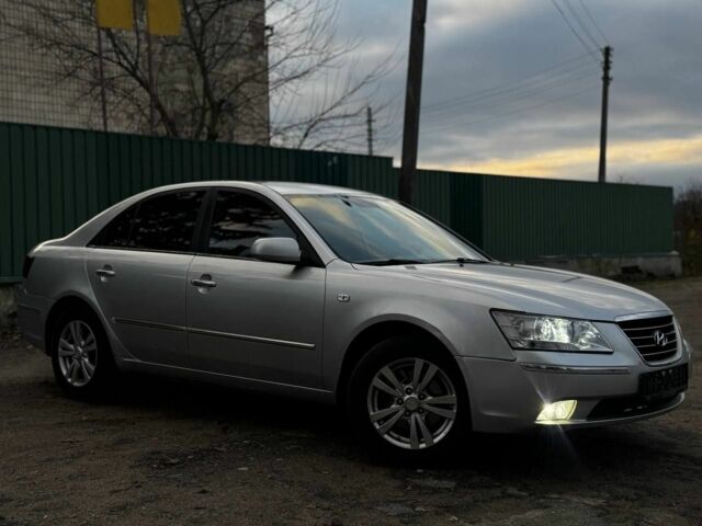 Сірий Хендай Соната, об'ємом двигуна 2 л та пробігом 180 тис. км за 5700 $, фото 1 на Automoto.ua