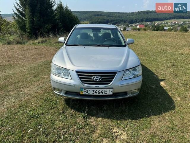 Серый Хендай Соната, объемом двигателя 2 л и пробегом 343 тыс. км за 4300 $, фото 1 на Automoto.ua