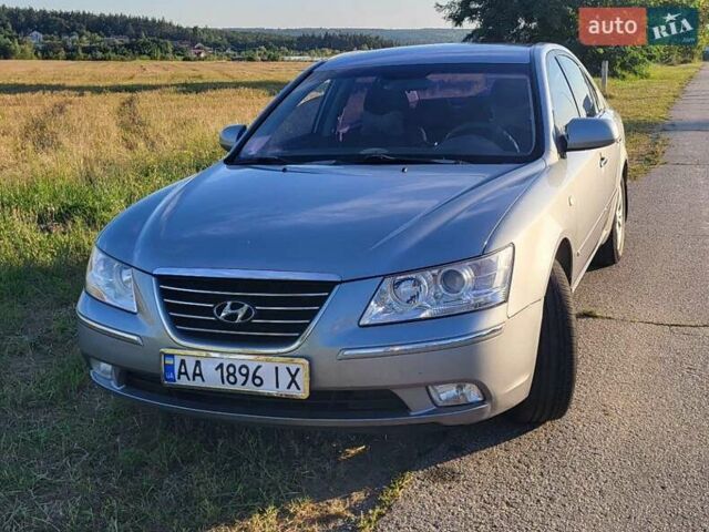 Серый Хендай Соната, объемом двигателя 2 л и пробегом 150 тыс. км за 8250 $, фото 1 на Automoto.ua