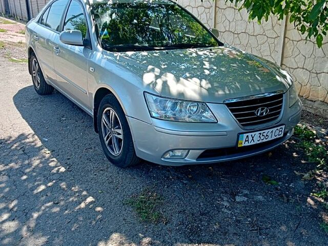 Серый Хендай Соната, объемом двигателя 2 л и пробегом 188 тыс. км за 7500 $, фото 1 на Automoto.ua