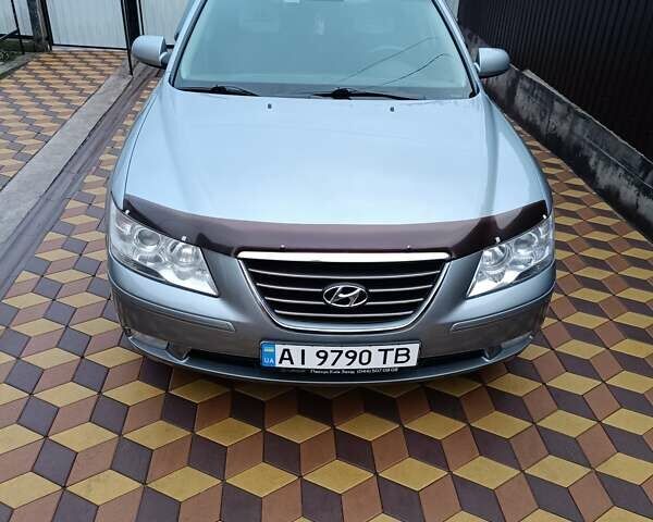 Серый Хендай Соната, объемом двигателя 2 л и пробегом 250 тыс. км за 5999 $, фото 1 на Automoto.ua