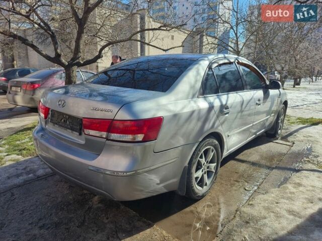 Серый Хендай Соната, объемом двигателя 2 л и пробегом 345 тыс. км за 3800 $, фото 1 на Automoto.ua