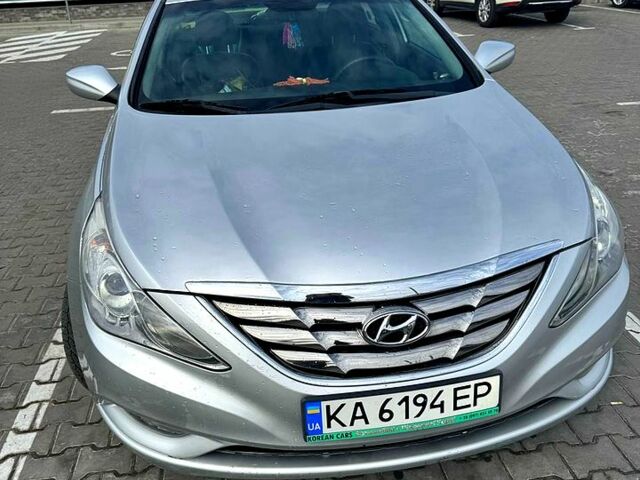 Сірий Хендай Соната, об'ємом двигуна 2 л та пробігом 120 тис. км за 5700 $, фото 1 на Automoto.ua