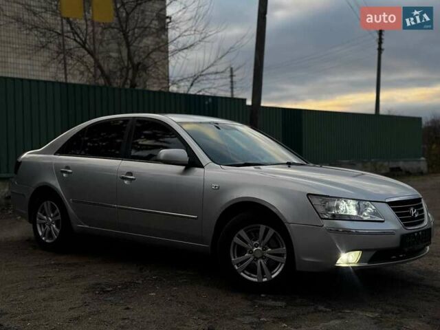 Сірий Хендай Соната, об'ємом двигуна 2 л та пробігом 180 тис. км за 5700 $, фото 1 на Automoto.ua