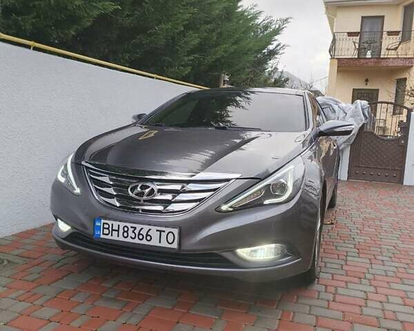 Сірий Хендай Соната, об'ємом двигуна 2.36 л та пробігом 142 тис. км за 8500 $, фото 1 на Automoto.ua