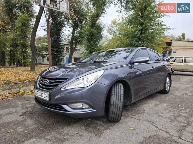 Серый Хендай Соната, объемом двигателя 2 л и пробегом 247 тыс. км за 9000 $, фото 1 на Automoto.ua