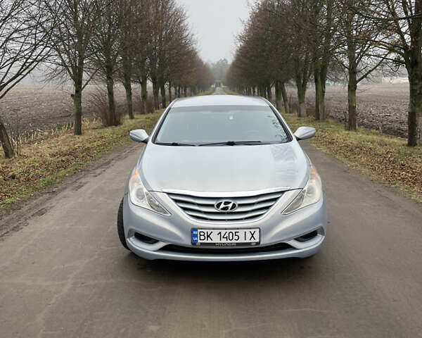 Серый Хендай Соната, объемом двигателя 2.4 л и пробегом 305 тыс. км за 8000 $, фото 1 на Automoto.ua