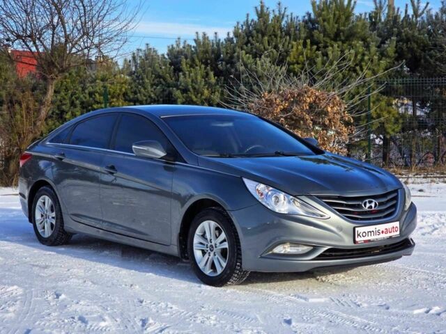 Серый Хендай Соната, объемом двигателя 2 л и пробегом 235 тыс. км за 6999 $, фото 1 на Automoto.ua