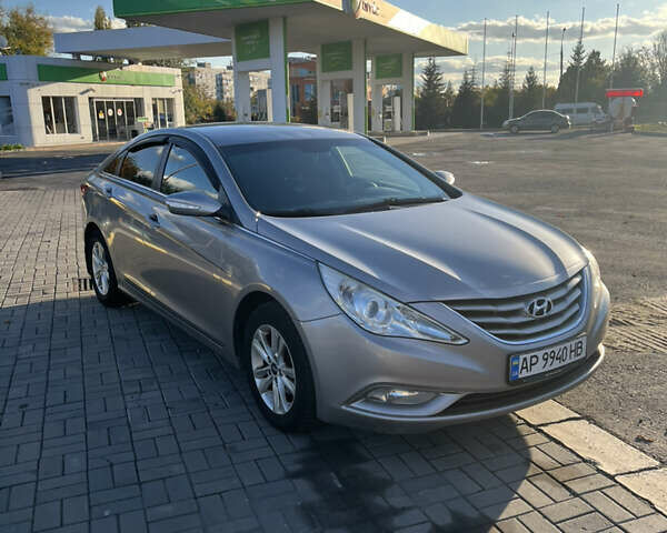 Серый Хендай Соната, объемом двигателя 2 л и пробегом 202 тыс. км за 7800 $, фото 1 на Automoto.ua
