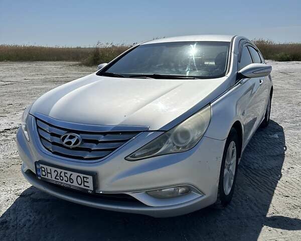 Серый Хендай Соната, объемом двигателя 2 л и пробегом 125 тыс. км за 6500 $, фото 1 на Automoto.ua