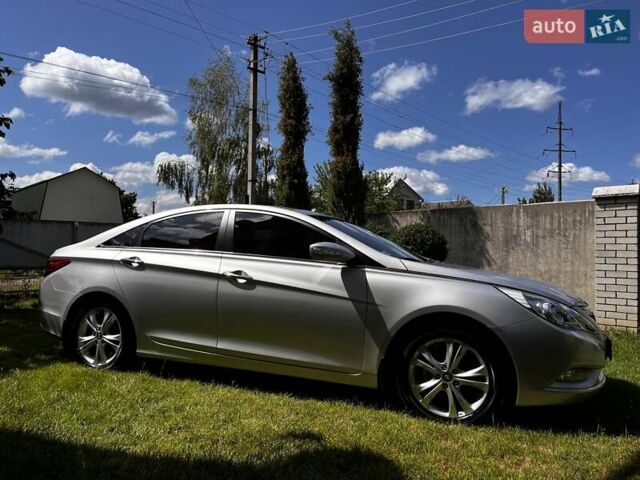 Сірий Хендай Соната, об'ємом двигуна 2.36 л та пробігом 47 тис. км за 12000 $, фото 1 на Automoto.ua