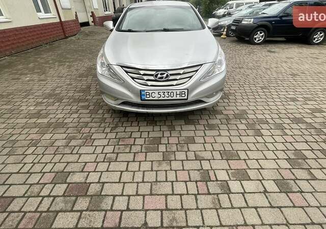 Серый Хендай Соната, объемом двигателя 2 л и пробегом 233 тыс. км за 7300 $, фото 1 на Automoto.ua