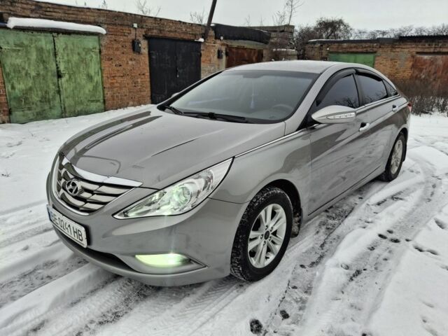 Сірий Хендай Соната, об'ємом двигуна 2 л та пробігом 227 тис. км за 6999 $, фото 1 на Automoto.ua