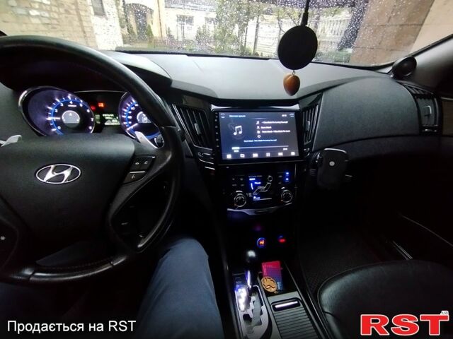 Серый Хендай Соната, объемом двигателя 2 л и пробегом 174 тыс. км за 9000 $, фото 1 на Automoto.ua