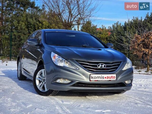 Сірий Хендай Соната, об'ємом двигуна 2 л та пробігом 235 тис. км за 6999 $, фото 1 на Automoto.ua