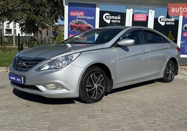 Сірий Хендай Соната, об'ємом двигуна 2 л та пробігом 194 тис. км за 8500 $, фото 1 на Automoto.ua