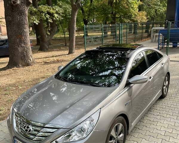 Серый Хендай Соната, объемом двигателя 2.4 л и пробегом 245 тыс. км за 10500 $, фото 1 на Automoto.ua