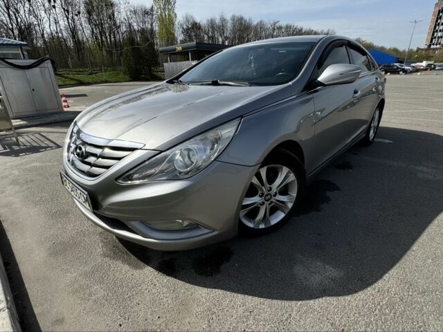 Серый Хендай Соната, объемом двигателя 2.4 л и пробегом 189 тыс. км за 8200 $, фото 1 на Automoto.ua