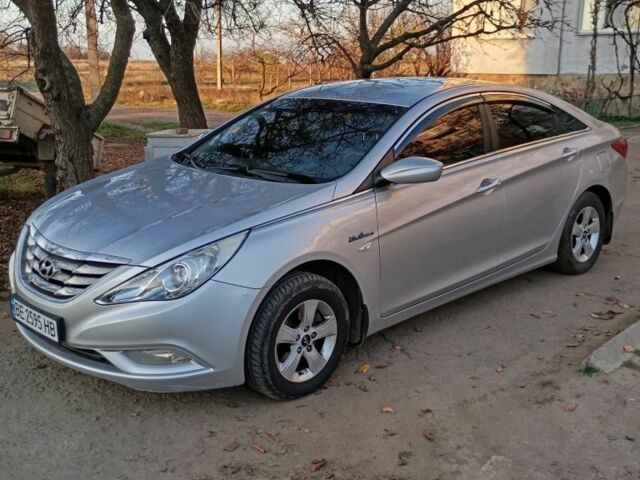 Серый Хендай Соната, объемом двигателя 2 л и пробегом 376 тыс. км за 7300 $, фото 1 на Automoto.ua