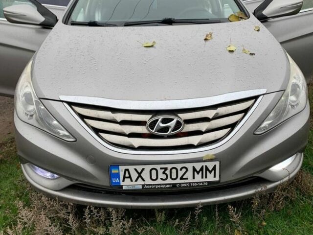 Сірий Хендай Соната, об'ємом двигуна 2.4 л та пробігом 218 тис. км за 7500 $, фото 1 на Automoto.ua