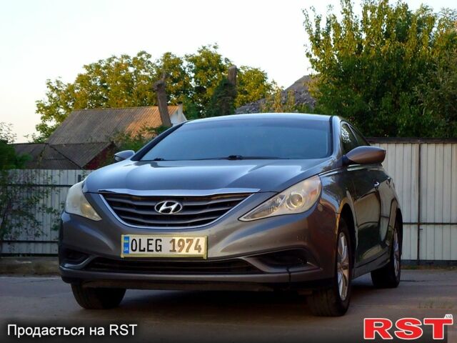 Серый Хендай Соната, объемом двигателя 2.4 л и пробегом 260 тыс. км за 8800 $, фото 1 на Automoto.ua